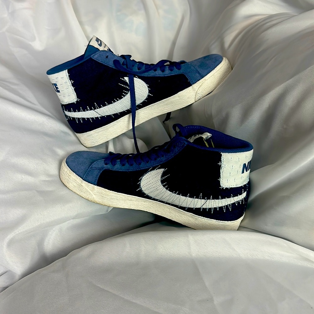 Nike Men's Blue and White High-Top Athletic Shoes